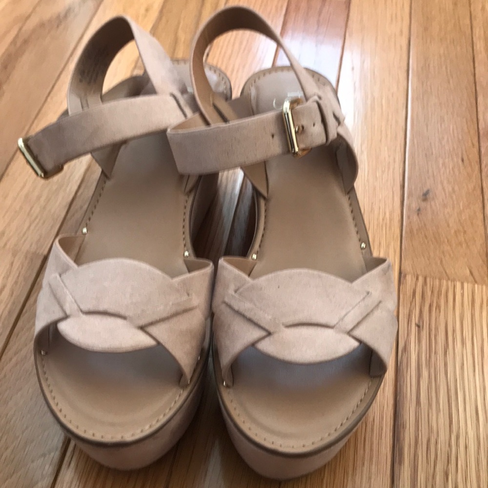 Tan wedge